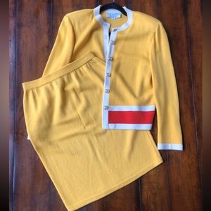 VINTAGE Women’s ST John Skirt set
- Size: Small/8
- Well cared for VINTAGE